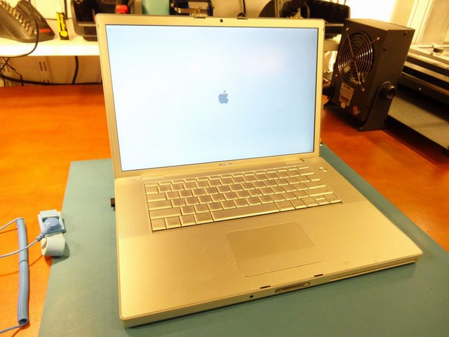 Pogwarancyjny serwis APPLE :: Naprawa MacBook-a Poznań